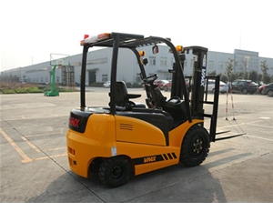 1.5噸電動(dòng)叉車